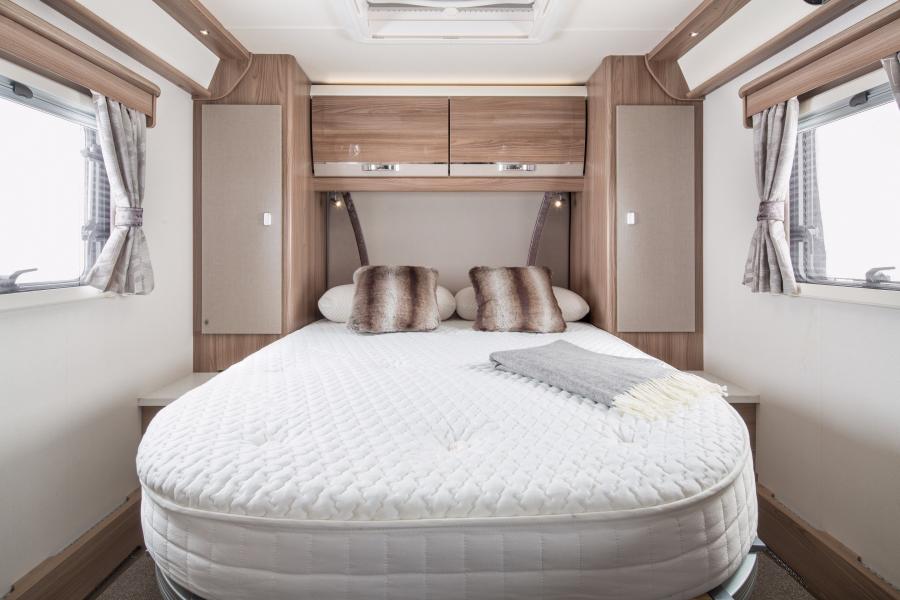 Интерьер Swift Motorhomes Kon-tiki 635 2015 года  (фото 4 из 10)